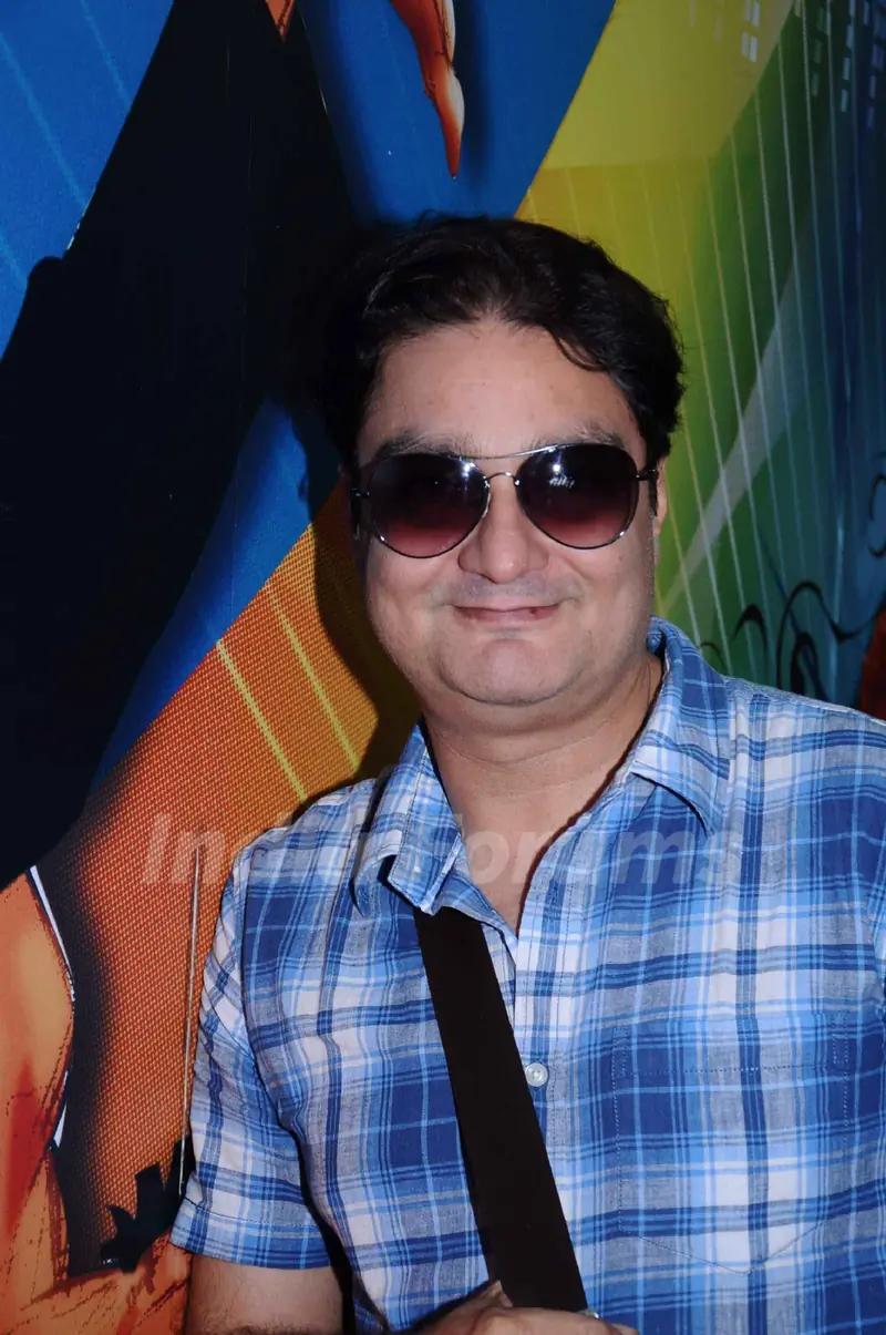 Vinay Pathak at Radiocity to promote 'Chalo Dilli'. .