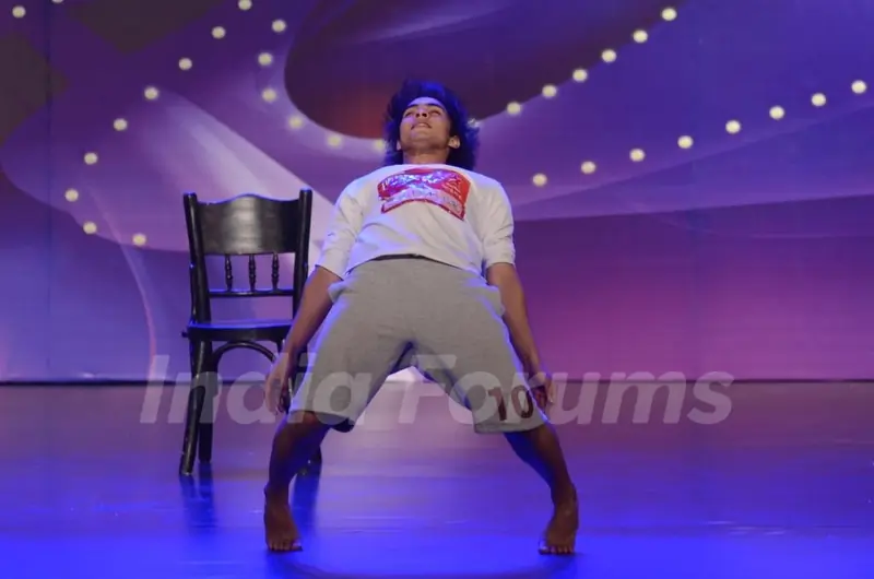 A contestant performs on JUST DANCE auditions held in Mumbai