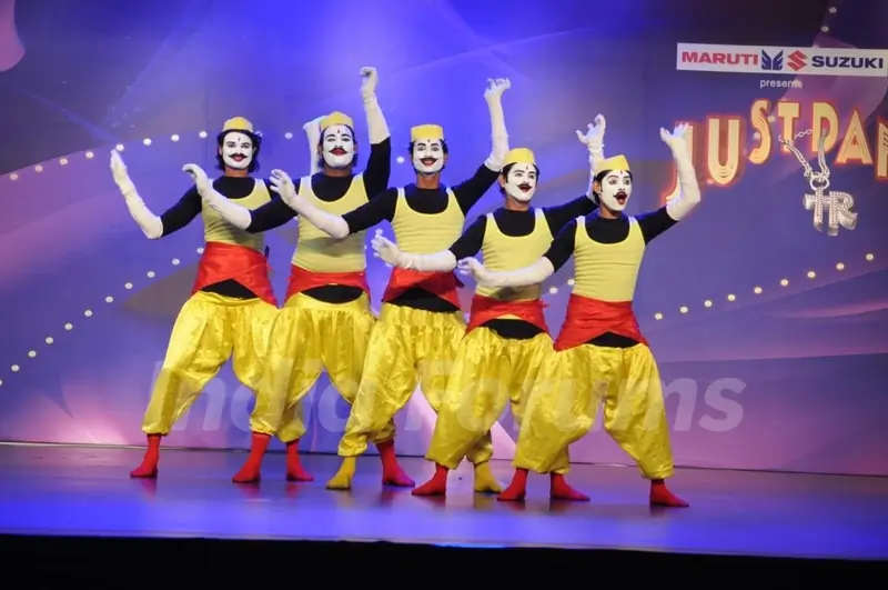 A group of dancers perform on JUST DANCE Mumbai auditions