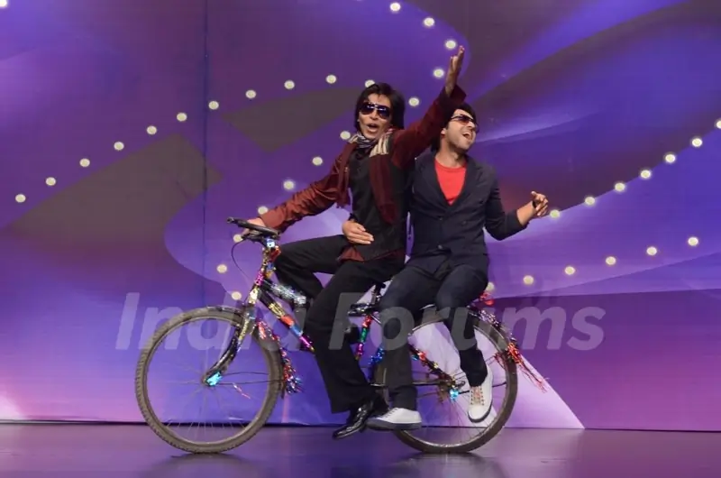 Ayushman enjoys a bicycle ride with a contestant while he performs at the JUST DANCE Mumbai Audition