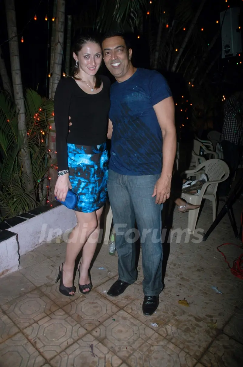 Vindoo Dara Singh at Debina Bonnerjee bday bash at Madh with Retro Theme