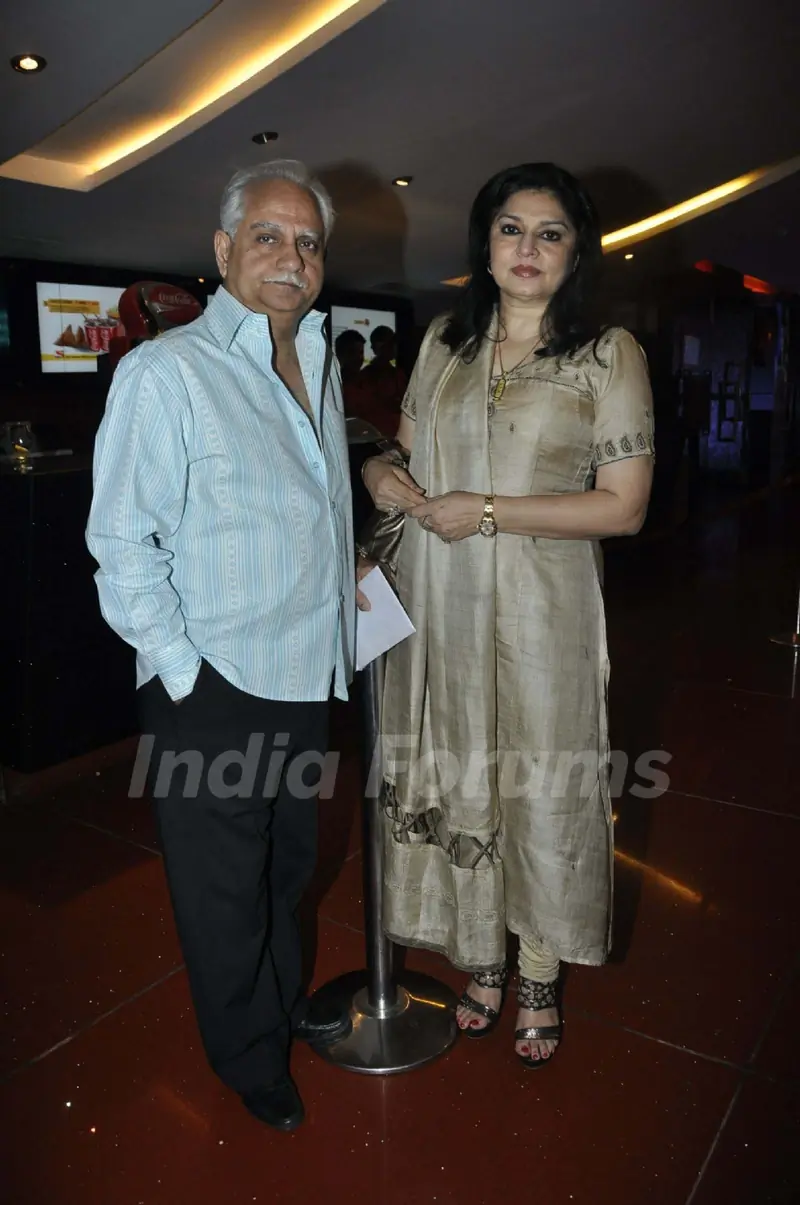 Ramesh Sippy with wife Kiran Juneja at Shor in the City premiere