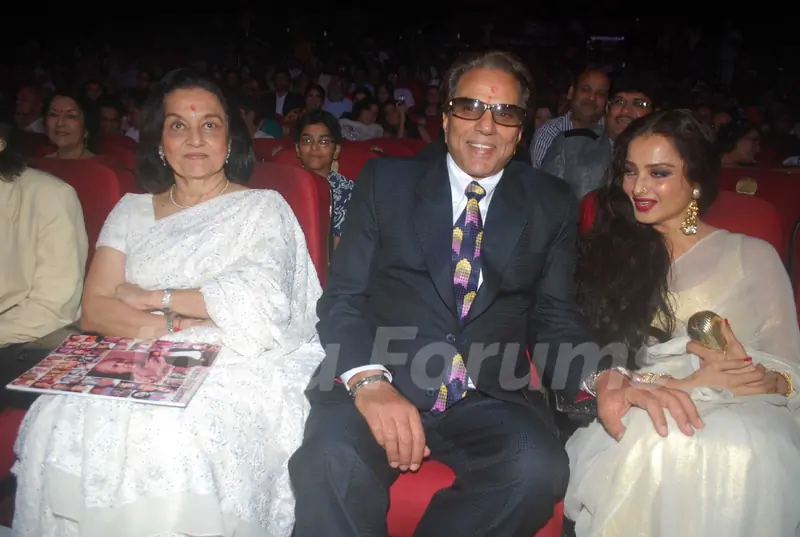 Dharmendra, Rekha and Asha Parekh at Dada Saheb Phalke Awards