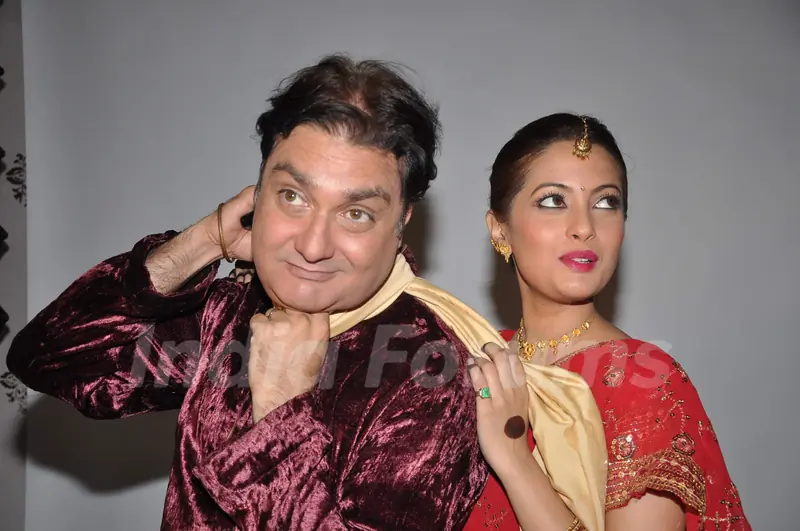 Vinay Pathak and Riya Sen promote Tere Mere Sapne at Andheri in Mumbai