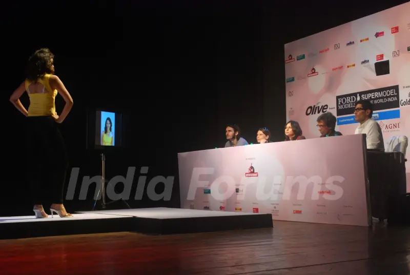 Models at Ford Super Model auditions