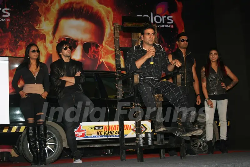 Akshay Kumar with contestants at Fear Factor Khatron Ke Khiladi Season 4