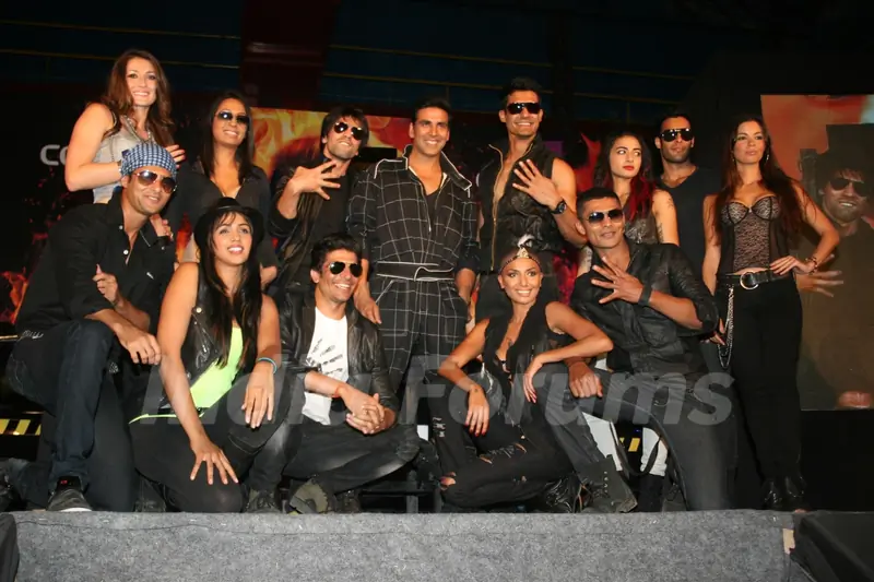 Akshay Kumar with contestants at Fear Factor Khatron Ke Khiladi Season 4