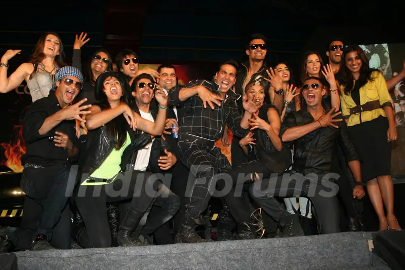 Akshay Kumar with contestants at Fear Factor Khatron Ke Khiladi Season 4
