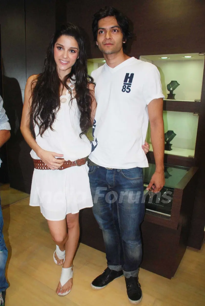 Always Kabhi Kabhi cast Ali and Giselle at Gitanjali D'damas new collection launch, Atria Mall
