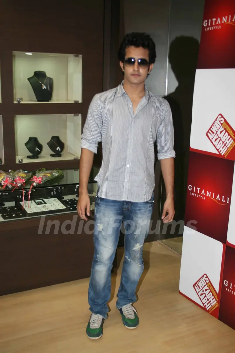 Always Kabhi Kabhi star Satyajeet Dubey at Gitanjali D'damas new collection launch, Atria Mall