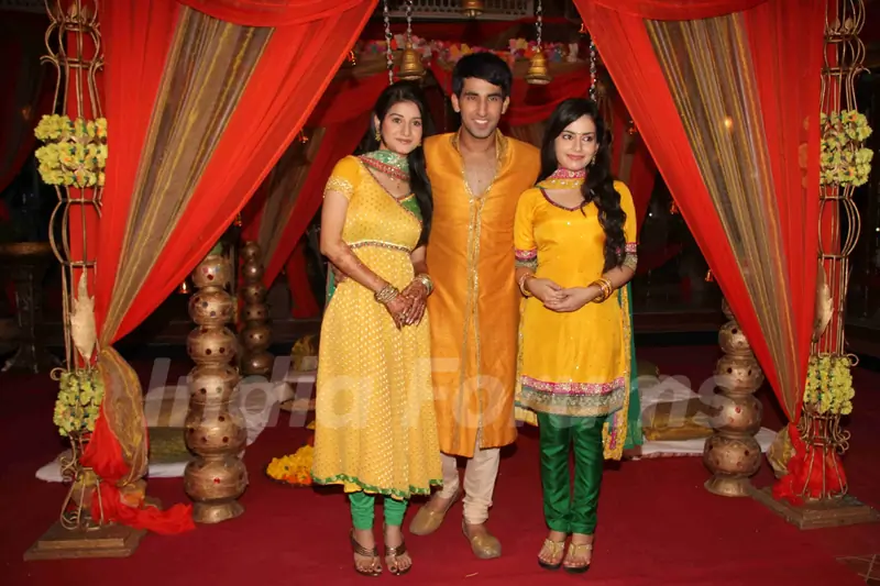 Manish Tulsiyani, Shambhavi Sharma and Anjali Abrol at Chhajje Chhajje Ka Pyaar tvshow on location