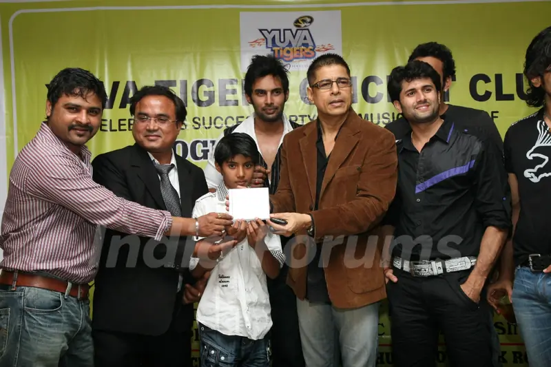 Rahul Raj Singh and Sudesh Berry at Music launch party of 'Koi Roko Na'