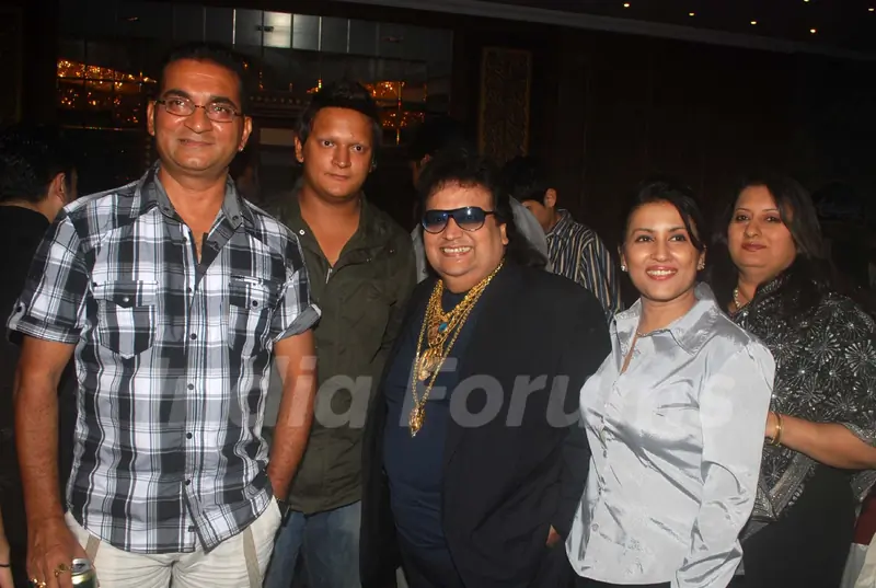 Abhijeet Bhattacharya and Bappi Lahiri at Sudesh Bhosle Birthday Bash