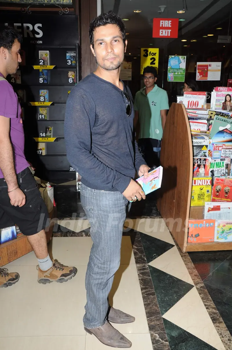 Randeep Hooda at Reality Bytes book release by Anurag Anand at Landmark