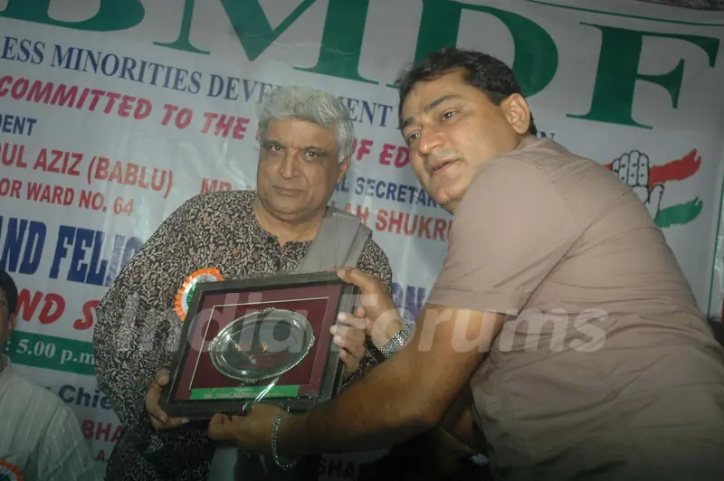 Javed Akhtar at Bablu Aziz prize distribution for children event, Santacruz