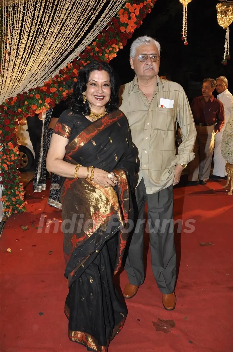 Moushmi Chatterji at wedding reception party of Dr.Abhishek and Dr.Shefali Khar