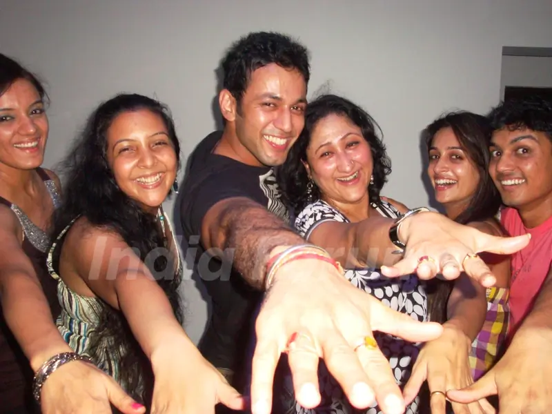 Abhishek Sharma Birthday Bash by co-stars Shwetta, Snehal Sahil, Jayati, Dipika & Deepak of Sasural