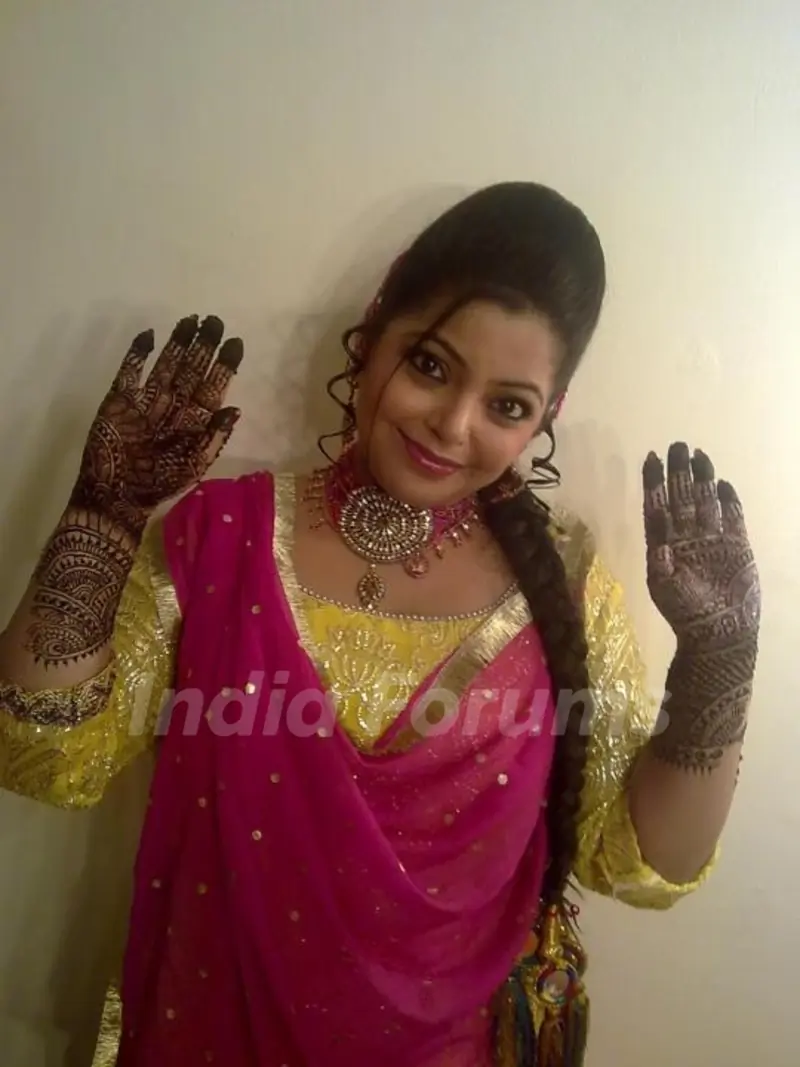 Divya Bhatnagar as Meeta Sodi