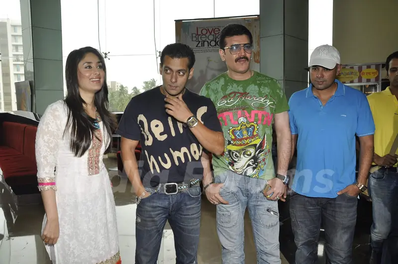 Salman, Aditya Pancholi and Kareena at the first look of movie Bodyguard