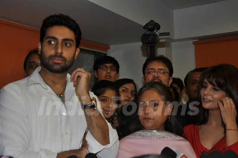Jaya & Abhishek Bachchan at 'VIBRATIONS THE WELLNESS ZONE' by Vrinda J Mehta