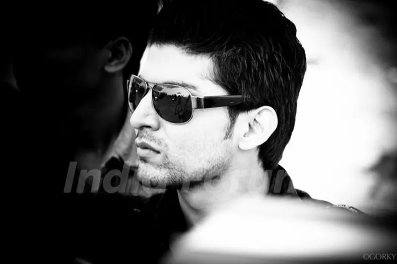 Gurmeet Choudhary on the sets of Geet