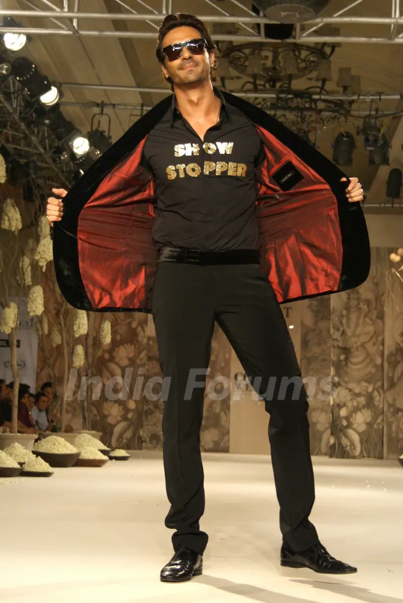 Arjun Rampal showcasing designer Rohit Bal's creation at the Synergy1 Delhi Couture Week,in New Delh