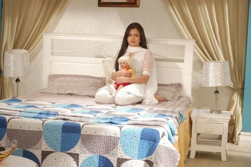 Drashti Dhami as Geet in White