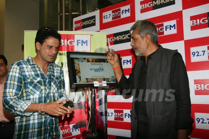 Prakash Jha and Manoj Bajpai at Aarakshan promotional event at Big FM