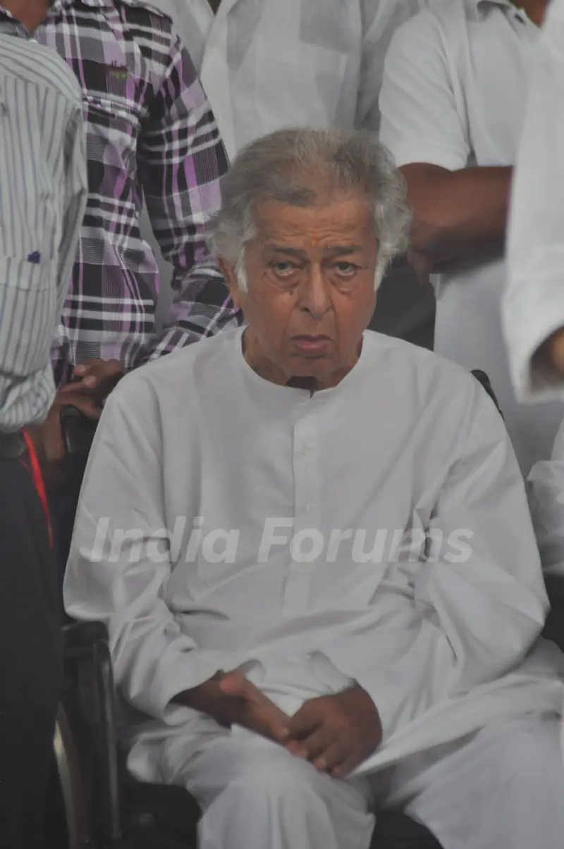 Shashi Kapoor at late actor Shammi Kapoor's funeral in Mumbai. .
