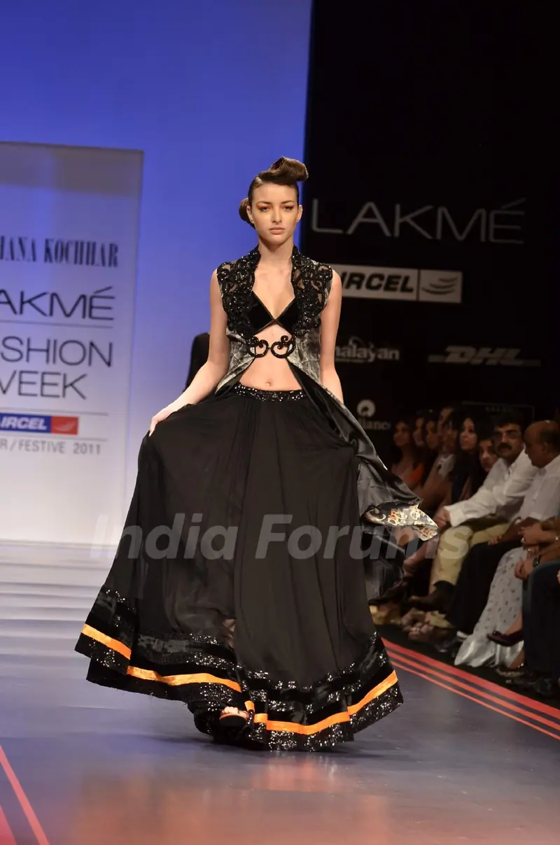 Model display the designer Archana Kochhar's collection during the first day of Lakme fashion week winter/festive 2011, in Mumbai. .
