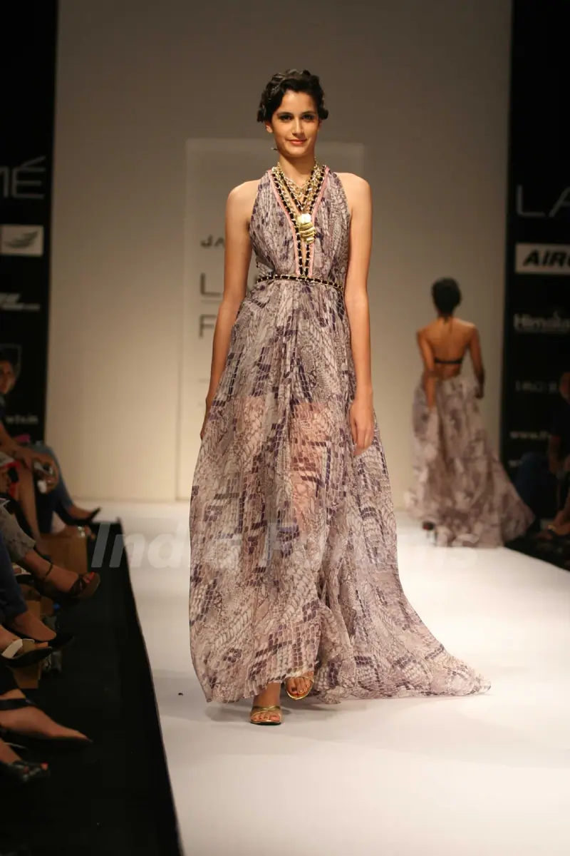 Jatin Varma Recreated The Splendour Of Red Carpet Creations At The Lakmé Fashion Week WinterFestive 2011 Show