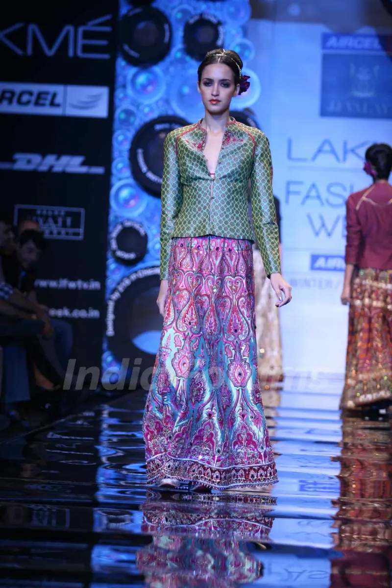Aircel Presented J J Valaya’s Sensational Regal Tasveer Couture Collection That Ended The First Day And Entralled The Audience At Lakmé Fashion Week Winter/Festive 2011
