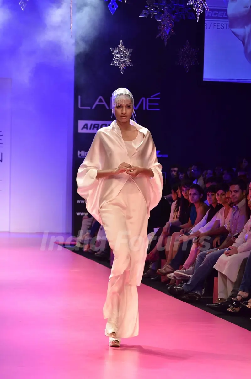 Model displays designer Wendell Rodricks's creation during the Lakme Fashion Week Day 4 in Mumbai. .