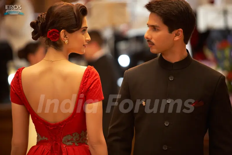 Still image of Shahid and Sonam Kapoor from the movie Mausam