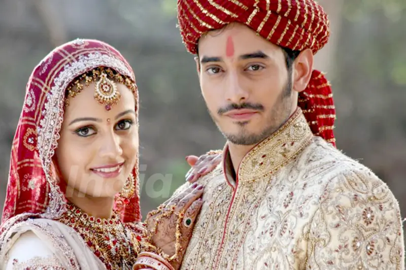 Esha Kansara with Siddharth Arora in Mukti Bandhan