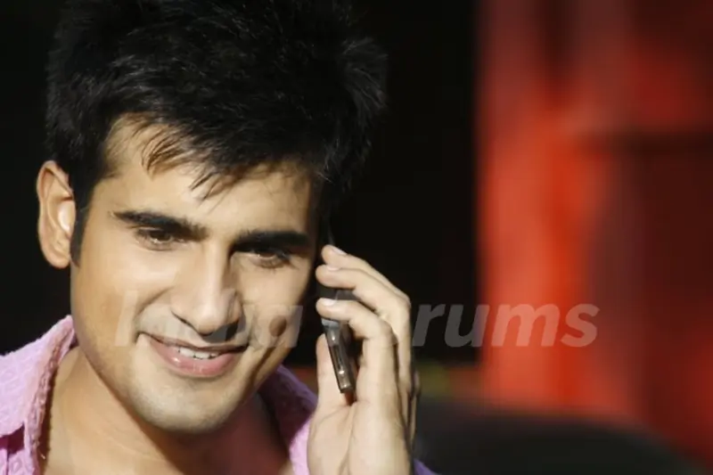 Karan Tacker in Rang Badalti Odhani