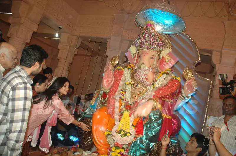 Shilpa Shetty with husband Raj Kundra at Andheri Ka Raja Ganpati at Andheri