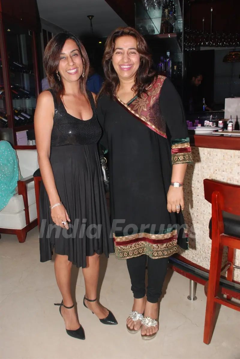 Deeya Singh with Anu Ranjan in 'Maryaada Lekin Kab Tak' tvshow completion party of 200 episodes
