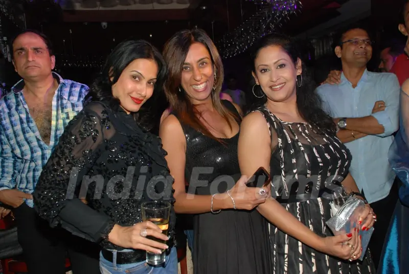 Deeya Singh with Indrani and Kamya in 'Maryaada Lekin Kab Tak' tvshow completion party of 200 episod