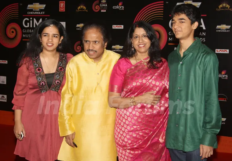 Kavita Krishnamurthy with family at 'Chevrolet Global Indian Music Awards' at Kingdom of Dreams