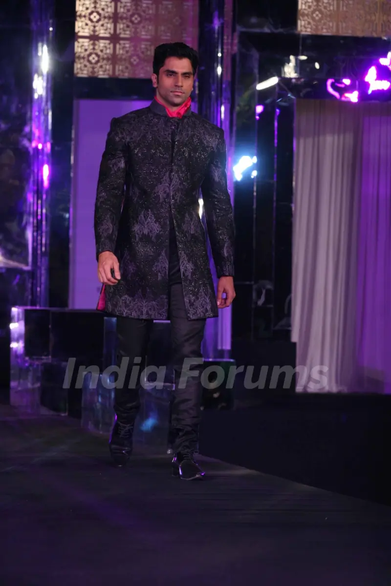 Model walks the ramp for Anjalee and Arjun Kapoor at Aamby Valley City India Bridal Week 2011 Day 1