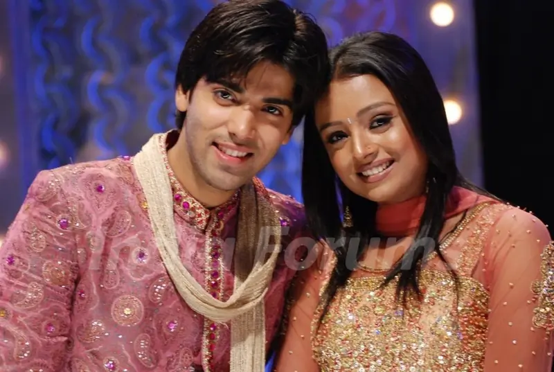 Parul Chauhan and Kinshuk Mahajan in Bidaai