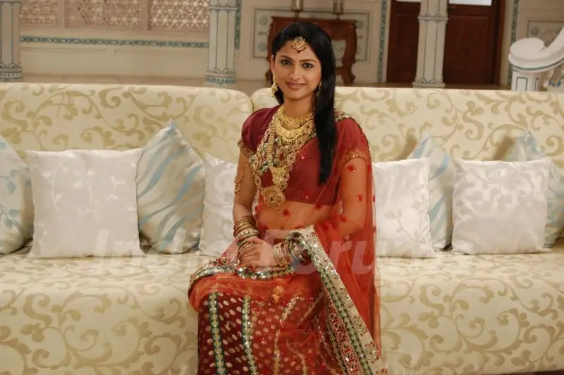 Rashi Modi as Rucha Hasabnis