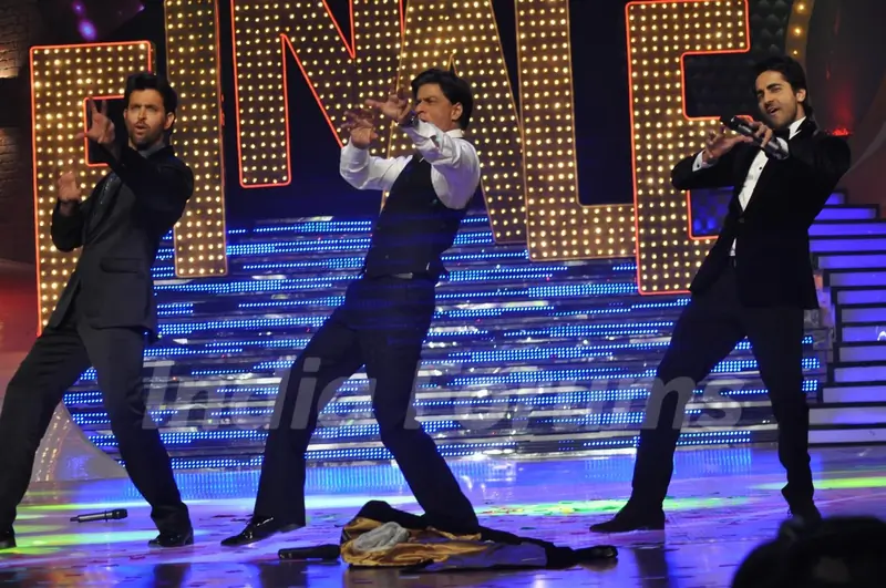 Shah Rukh Khan, Ayushmann and Hrithik Roshan at the finale of Just Dance at Filmcity, Mumbai