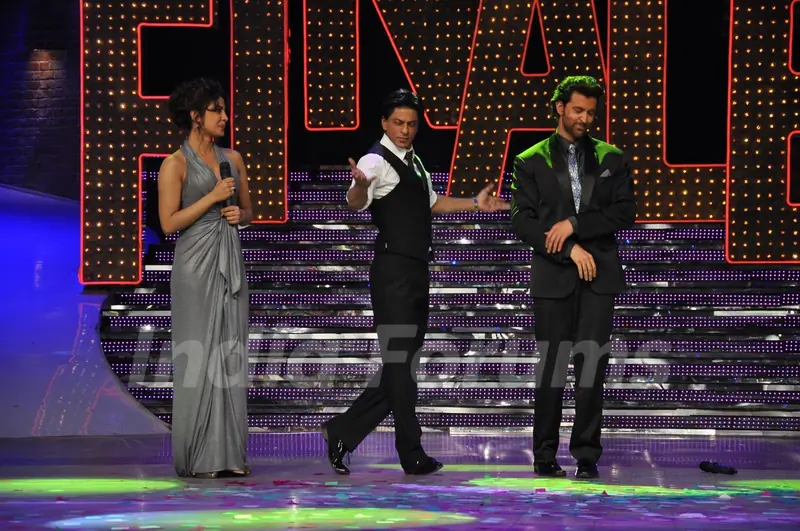 Shah Rukh Khan, Priyanka Chopra and Hrithik Roshan at the finale of Just Dance at Filmcity, Mumbai