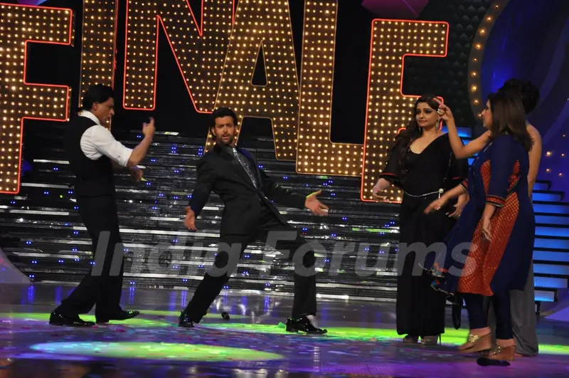 Shah Rukh Khan, Priyanka Chopra and Hrithik Roshan at the finale of Just Dance at Filmcity, Mumbai