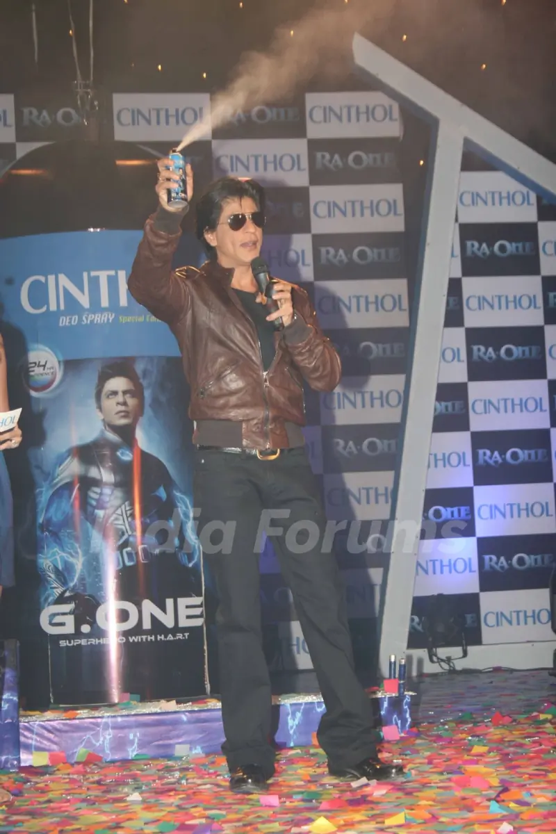 Shah Rukh Khan unveils Cinthol- Ra.one Deo