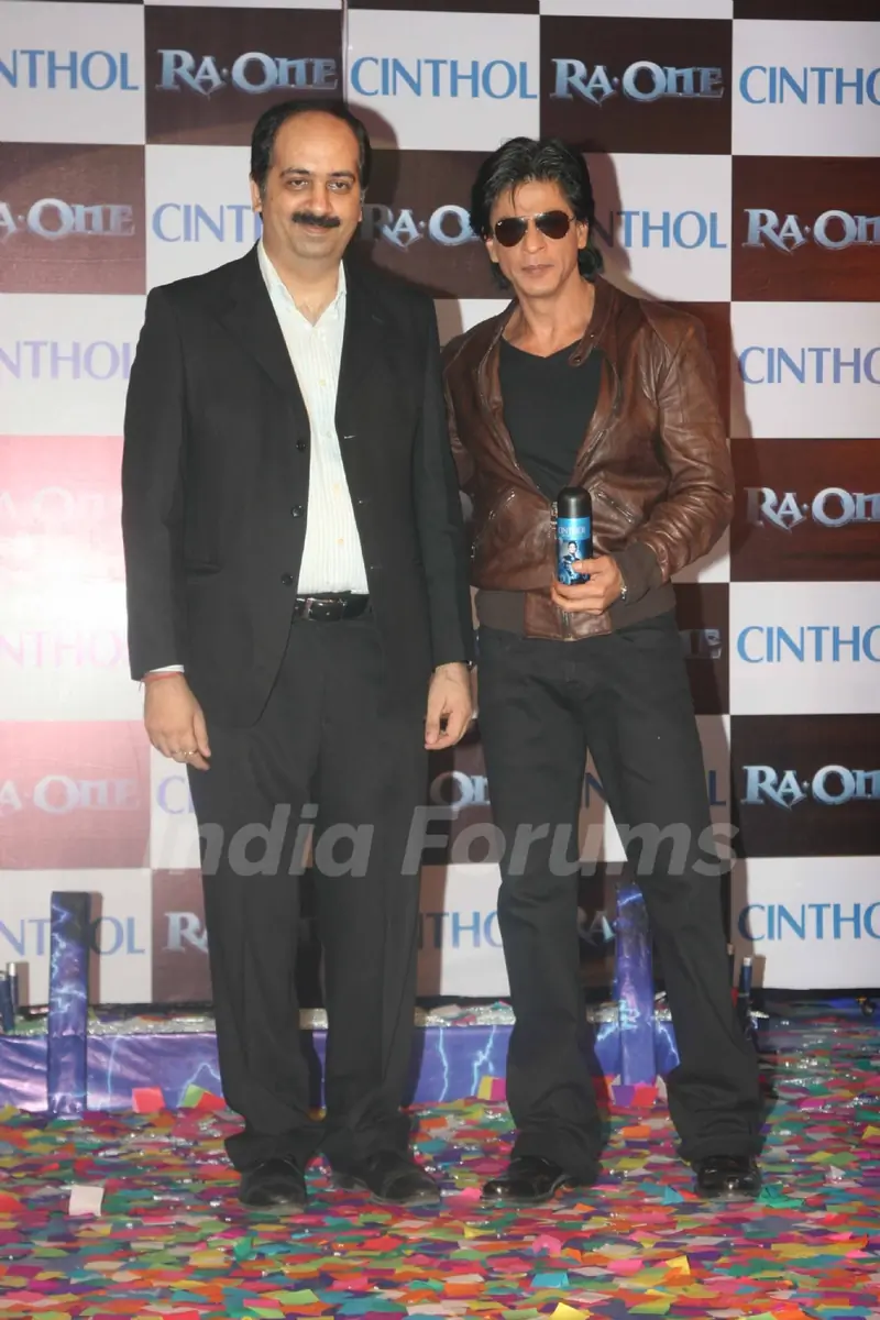 Shah Rukh Khan unveils Cinthol- Ra.one Deo