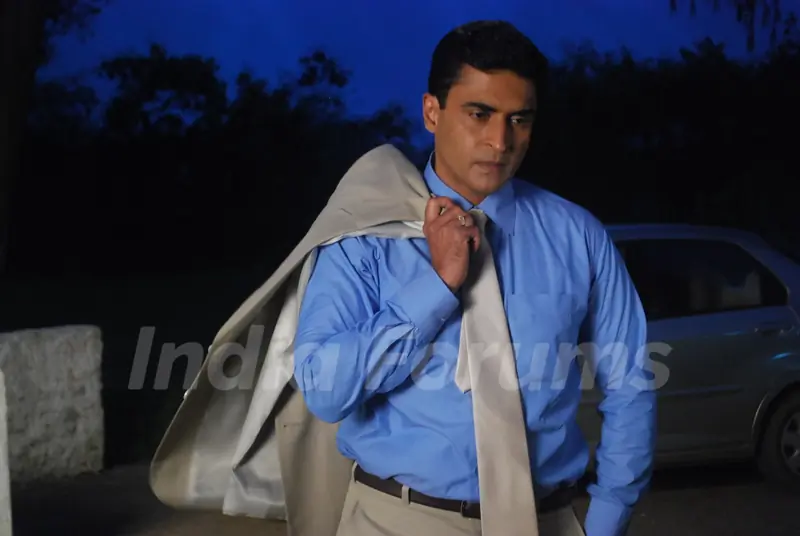 Mohnish Behl as Dr. Ashutosh in Kuch Toh Log Kahenge