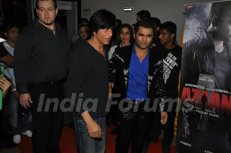 Shah Rukh with Sachin at Premiere of film 'Aazaan' at PVR Cinemas in Juhu, Mumbai